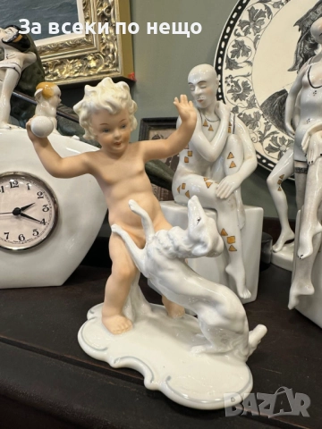 Ангелче с топка и кученце” 17/13 см  Германия Schaubach Kunst - 20 век Код P1638, снимка 4 - Декорация за дома - 52929221