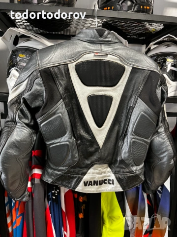 Дамско кожено мото яке VANUCCI размер 42-L,всички протектори 149 лв. / 76.18 €, снимка 4 - Аксесоари и консумативи - 53734159
