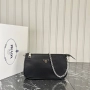чанта prada, снимка 2