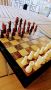 Шах с дървени фигури