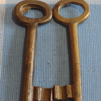 Два стари бронзови ключа от соца за брава за КОЛЕКЦИЯ ДЕКОРАЦИЯ БИТОВ КЪТ 41027, снимка 4 - Други ценни предмети - 44969932
