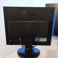 Монитор LG Flatron L1952S | 19 инча | 1280 x 1024 | Нов VGA кабел, снимка 6 - Монитори - 45010442