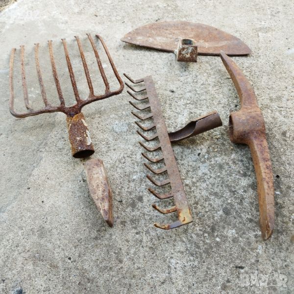 стари инструменти кирка, мотика, грапа, чук и вила, снимка 1
