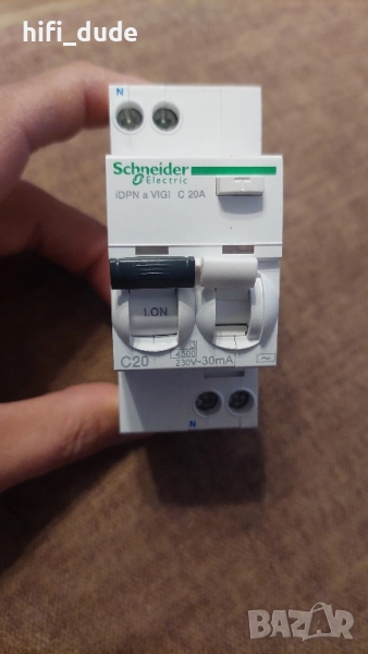 Дефектнотокова защита Schneider C20A, снимка 1