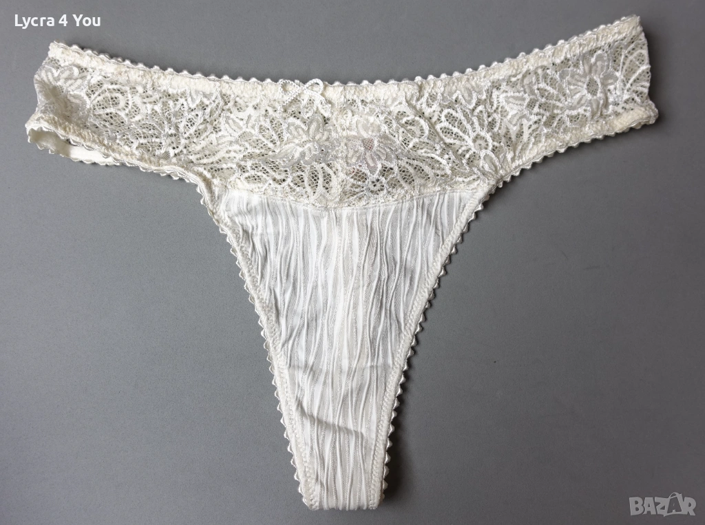 Triumph EU 44 (L) луксозна полупрашка с флорална дантела на талията., снимка 1