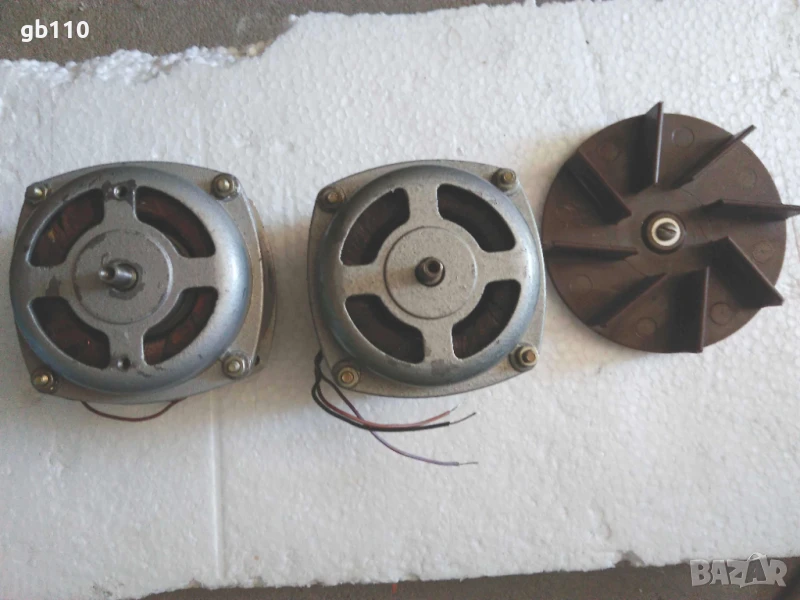 Два броя малогабаритни електродвигатели 6W 220 V, снимка 1