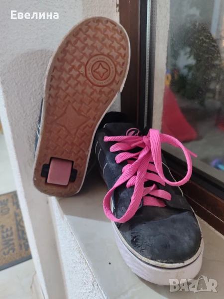 Детски обувки маратонки с колелца Heelys номер 36.5, снимка 1