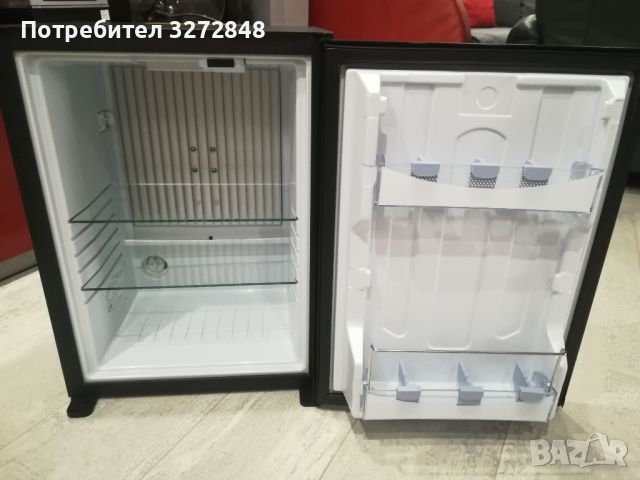 Малък хладилник DOMETIC, снимка 10 - Хладилници - 45792391