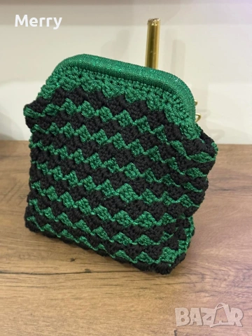 Ръчно плетена чанта.