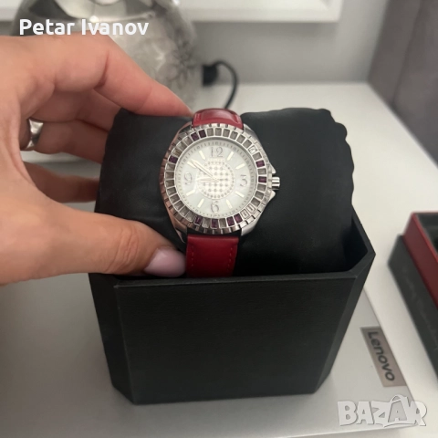 Дамски часовник запазен 