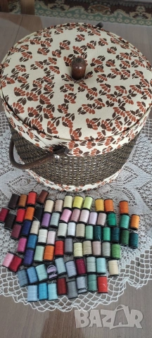 Кош за съхранение на шивашки материали* С над 70 броя макари 