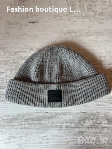 Сива шапка с черно лого 🩶, снимка 3 - Шапки - 53771377