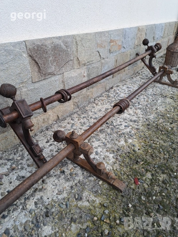 стари дървени корнизи с орнаменти 