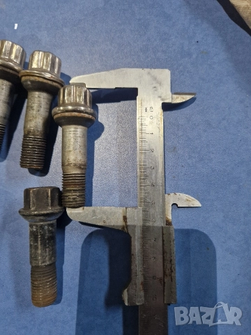 Болтове Mercedes W 221, снимка 6 - Аксесоари и консумативи - 52875514