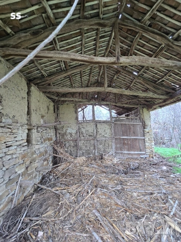 Продавам голям парцел 2.4 дка с масивни стопански сгради в с. Сушица, снимка 6 - Парцели - 53463102