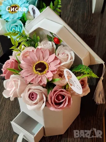 Тематични букети за абитуриентски бал и дипломиране със сапунени цветя, снимка 4 - Подаръци за жени - 50042028