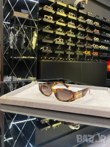 очила с черен обикновен калъф и ув защита miu miu louis vuitton, снимка 3 - Слънчеви и диоптрични очила - 51440784