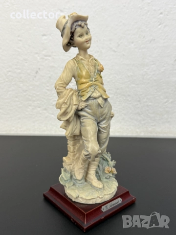 Порцеланова фигура на момче от Джузепе Армани. №7732, снимка 4 - Колекции - 52802374