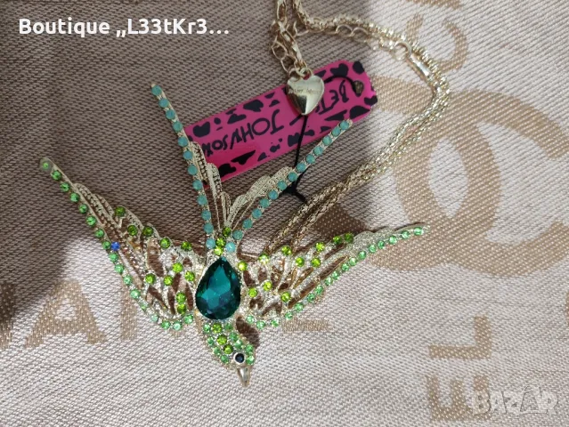 Колие Betsey Johnson, снимка 3 - Колиета, медальони, синджири - 46875642