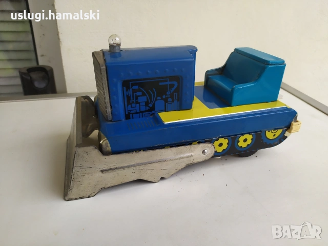 Стара ламаринена играчка