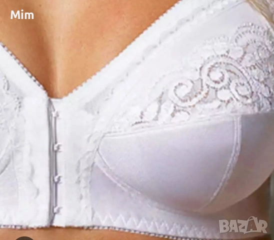 Triumph 100 C Бял дантелен сутиен с предно закопчаване 