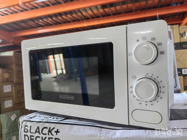 Микровълнова фурна Black+Decker BXMZ701E – 700W, с грил функция, 20 л.
