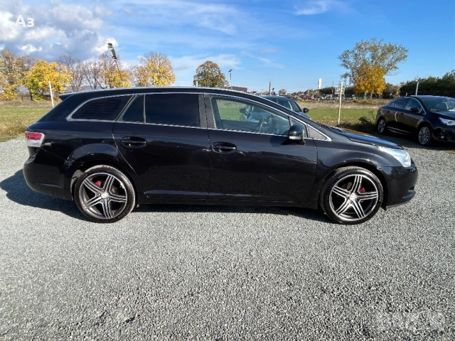 Toyota Avensis Бензин, снимка 4 - Автомобили и джипове - 52393202