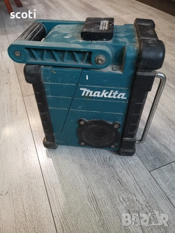 Кутия радио Макита, снимка 2 - Радиокасетофони, транзистори - 53457153