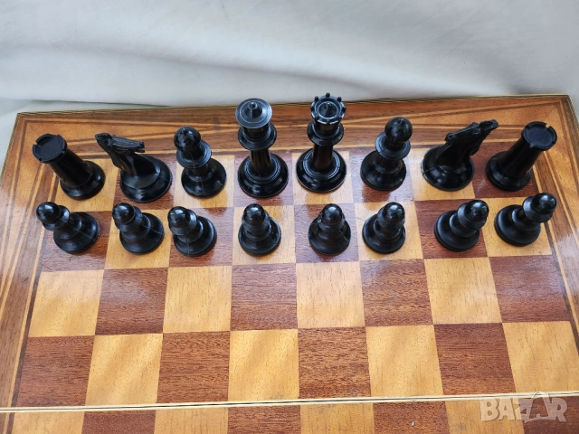 шах - голяма красив (фурнир с инкрустирана "кост")+табла, к-т фигури+пулове и също пирографиран шах , снимка 2 - Шах и табла - 52583035