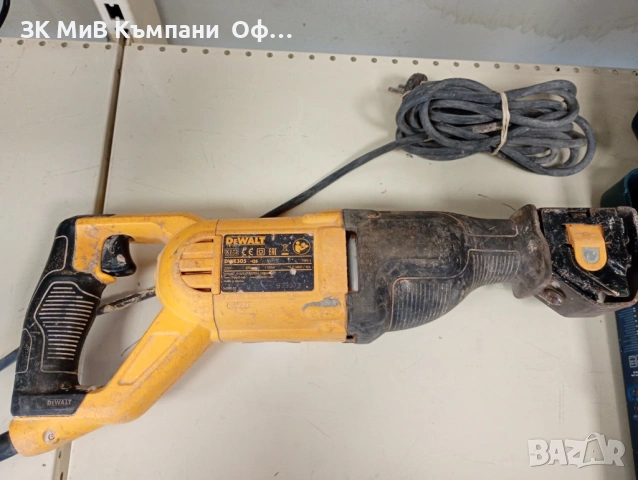 Електрически трион Dewalt Dwe 305-QS, снимка 2 - Други инструменти - 53119547