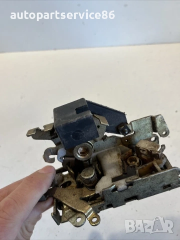 Заключващ механизъм преден десен за Mercedes OR VW LT Sprinter (2004) A9017201335, снимка 2 - Части - 54204188