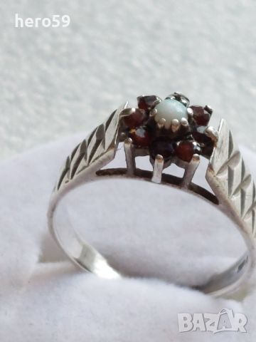 Стар дамски сребърен пръстен с гранати и опал,сребро 925, снимка 1 - Пръстени - 46474828