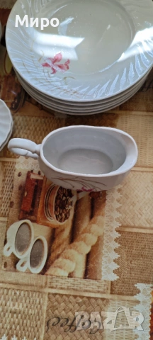 Български порцеланов сервиз от 24 части, снимка 11 - Антикварни и старинни предмети - 53839267