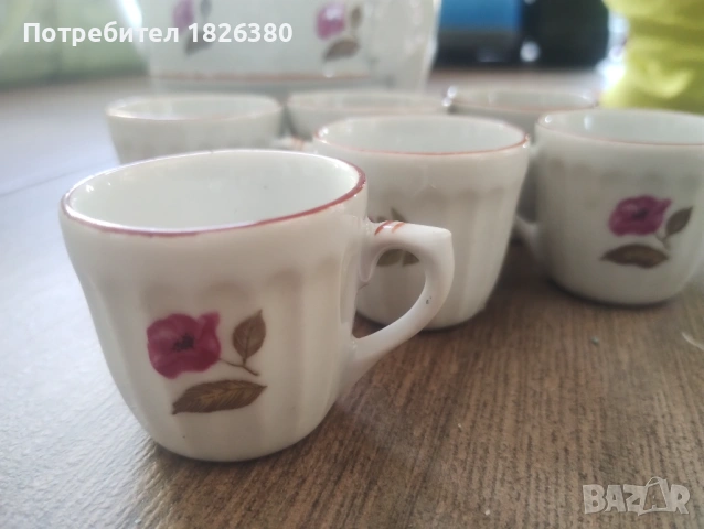 Порцеланов сервиз, снимка 2 - Сервизи - 53152341