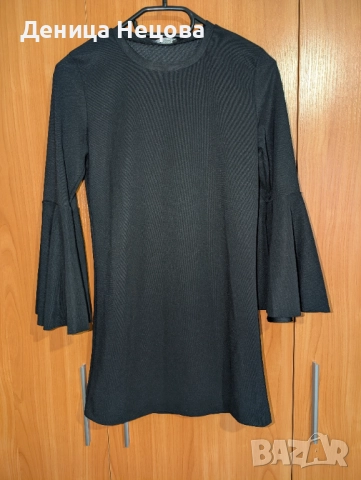 Къса черна рокля с широки ръкави