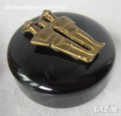 Преспапиета различни: Johnnie Walker Джони Уокър преспапие, заек зайче оникс фигура синьо стъкло, снимка 18 - Колекции - 34179801