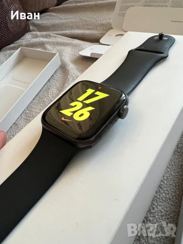 Apple watch SE 44mm, снимка 2 - Смарт часовници - 53685481