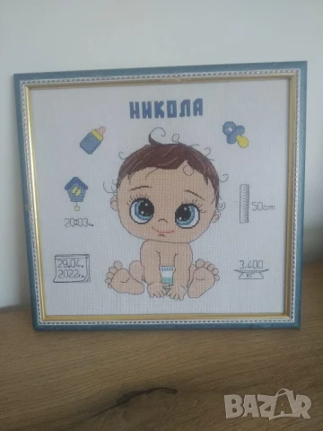 ръчно бродирана визитка в рамка с име или надпис по избор 