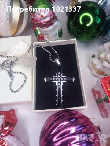 Кръст, снимка 2 - Колиета, медальони, синджири - 52674361