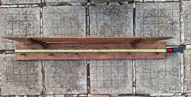 Дървена закачалка 