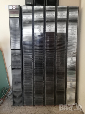 кутийки + стойки за дискове, снимка 1 - CD дискове - 44979608