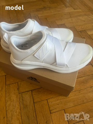 Дамски маратонки Running Adidas Нови, снимка 2 - Маратонки - 51602606