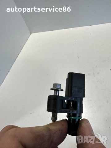 Сензор разпределителен вал за Peugeot 3008 1.2T 65000 км (2022) 9888725080, снимка 2 - Части - 53569693