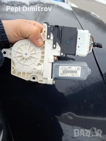 Заден Ляв Мотор Стъклоповдигач за Volkswagen GOLF V (2004 - 2008) 1K0959703C