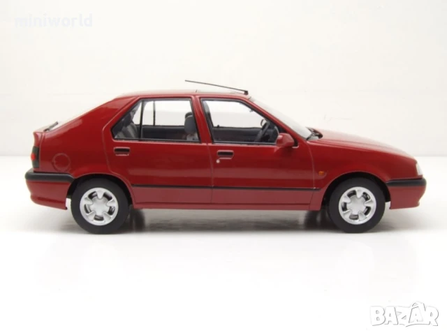Renault 19 1994 - мащаб 1:18 на Triple9 моделът е нов в кутия, снимка 4 - Колекции - 51025549