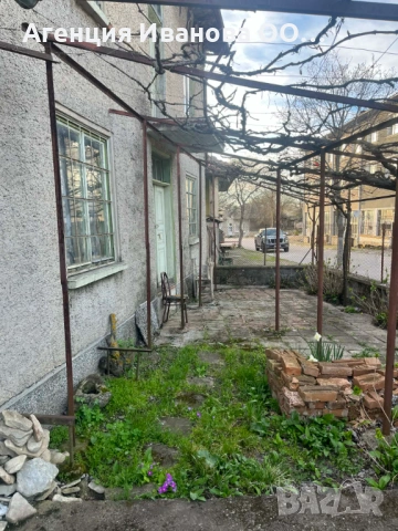 Къща с просторен двор в центъра на село Горица, община Попово, снимка 5 - Къщи - 54189185