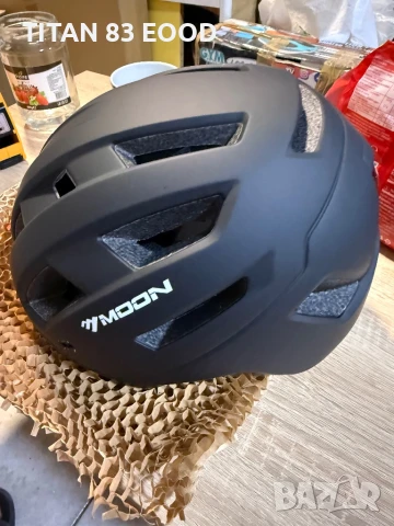 MOON LED велосипедна каска със слънчев визьор, снимка 2 - Аксесоари за велосипеди - 50686211