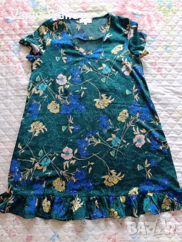 Зелена рокля на цветя с лек ефект на сатен, снимка 3 - Рокли - 50313844