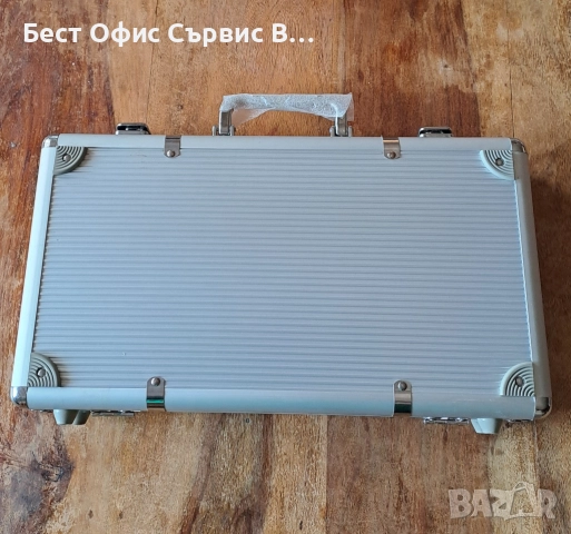покер комплект в луксозен метален куфар 300 чипа, 2 тестeта с карти, снимка 7 - Други игри - 52031866