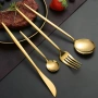 Комплект прибори за хранене в златист цвят от 24 части с луксозен дизайн и магнитна кутия, снимка 2